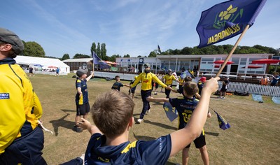 220726 - Glamorgan v Sussex Sharks, Metro Bank One Day Cup - Glamorgan take to the pitch for the start of the second session