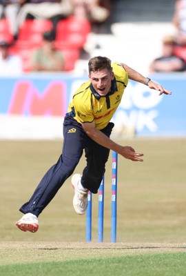 220726 - Glamorgan v Sussex Sharks, Metro Bank One Day Cup - Andy Gorvin of Glamorgan bowls