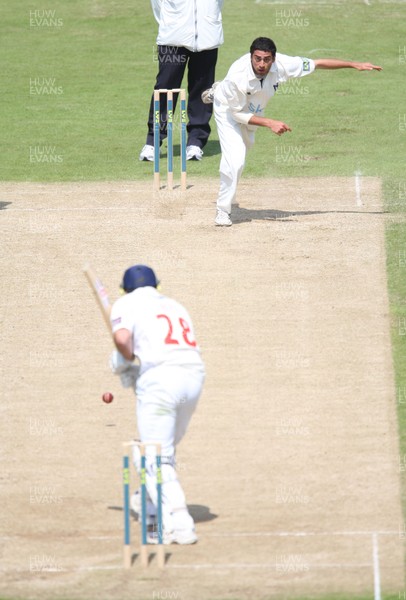 07.06.08 - Glamorgan v Warwickshire, LV County Championship Division 2, Day 2. Glamorgans Gareth Rees plays off the bowling of Naqaash Tahir 