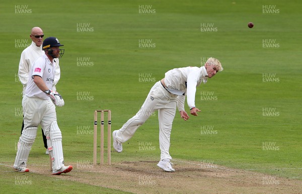 080920 - Glamorgan v Warwickshire - Bob Willis Trophy - Callum Taylor of Glamorgan bowling