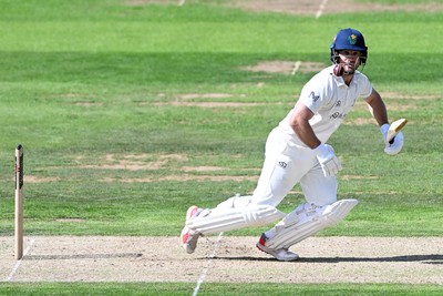 080926 - Glamorgan v Warwickshire - Rothesay County Championship - Sean Dickson of Glamorgan batting
