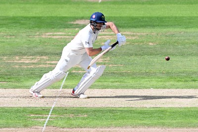 080926 - Glamorgan v Warwickshire - Rothesay County Championship - Sean Dickson of Glamorgan batting