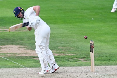 080926 - Glamorgan v Warwickshire - Rothesay County Championship - Chris Cooke of Glamorgan batting