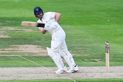 080926 - Glamorgan v Warwickshire - Rothesay County Championship - Chris Cooke of Glamorgan batting