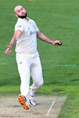 080926 - Glamorgan v Warwickshire - Rothesay County Championship - Jamie Mcilroy of Glamorgan bowling