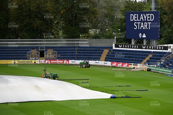 080926 - Glamorgan v Warwickshire - Rothesay County Championship - Rain delays the start at Sophia Gardens