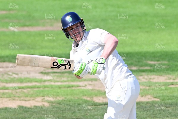 080926 - Glamorgan v Warwickshire - Rothesay County Championship - Ben Kellaway of Glamorgan batting