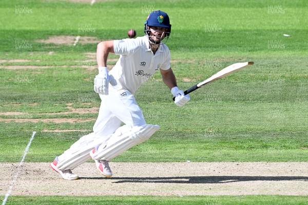 080926 - Glamorgan v Warwickshire - Rothesay County Championship - Sean Dickson of Glamorgan batting