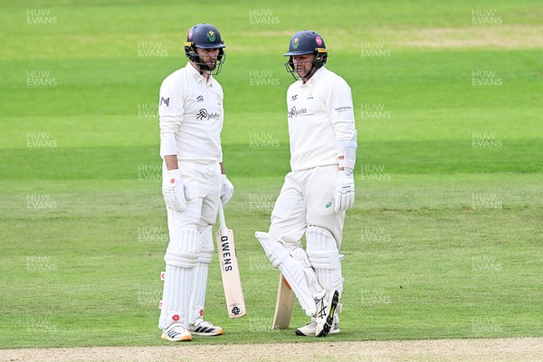 080926 - Glamorgan v Warwickshire - Rothesay County Championship - Jamie Mcilroy of Glamorgan and Timm Van Der Gugten of Glamorgan