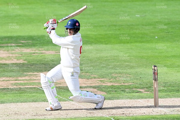 080926 - Glamorgan v Warwickshire - Rothesay County Championship - Mir Hamza of Glamorgan batting
