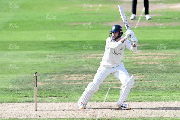 080926 - Glamorgan v Warwickshire - Rothesay County Championship - Jamie Mcilroy of Glamorgan batting
