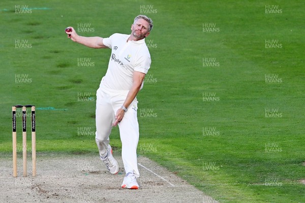 080926 - Glamorgan v Warwickshire - Rothesay County Championship - Timm Van Der Gugten of Glamorgan bowling