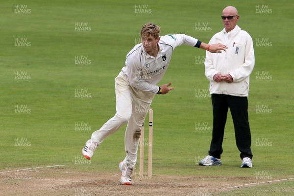 090920 - Glamorgan v Warwickshire - Bob Willis Trophy - Alex Thomson of Warwickshire bowling