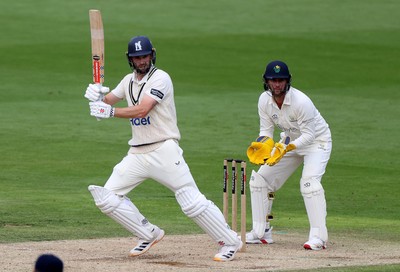 090926 - Glamorgan v Warwickshire - Rothesay County Championship, Division One - Chris Woakes of Warwickshire batting