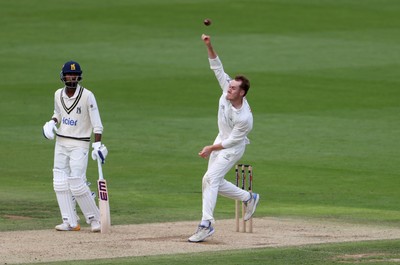 090926 - Glamorgan v Warwickshire - Rothesay County Championship, Division One - Ben Kellaway of Glamorgan bowling