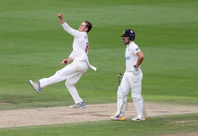 090926 - Glamorgan v Warwickshire - Rothesay County Championship, Division One - Ben Kellaway of Glamorgan bowling