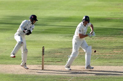 090926 - Glamorgan v Warwickshire - Rothesay County Championship, Division One - Ben Kellaway of Glamorgan batting