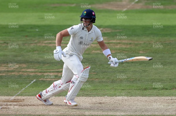 090926 - Glamorgan v Warwickshire - Rothesay County Championship, Division One - Asa Tribe of Glamorgan batting