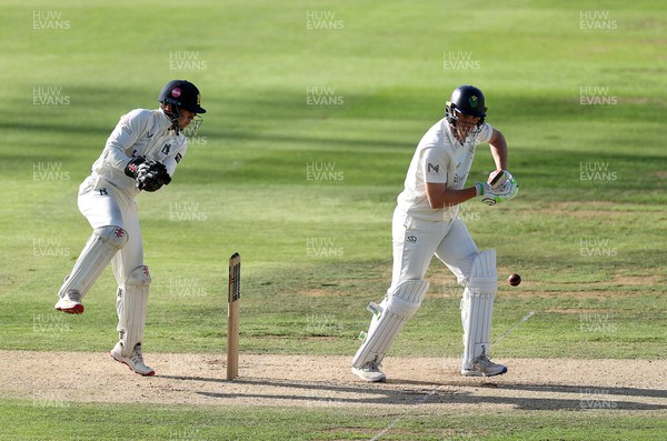 090926 - Glamorgan v Warwickshire - Rothesay County Championship, Division One - Ben Kellaway of Glamorgan batting