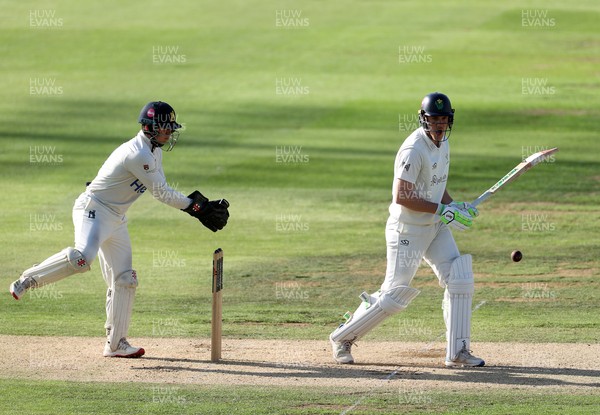 090926 - Glamorgan v Warwickshire - Rothesay County Championship, Division One - Ben Kellaway of Glamorgan batting