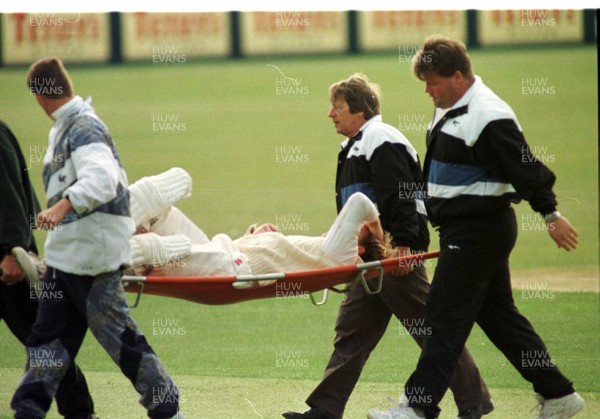 240497 - Glamorgan v Warwickshire - High Morris is carried off injured