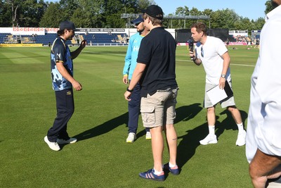 030726 - Glamorgan v Warwickshire Bears - Vitality Blast Men - The coin toss