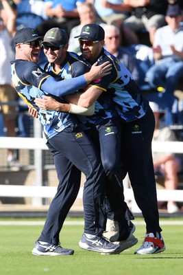 030726 - Glamorgan v Warwickshire Bears - Vitality Blast Men - Will Smale of Glamorgan celebrates with team mates after he catches the ball to dismiss Rob Yates of Warwickshire Bears