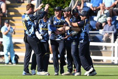 030726 - Glamorgan v Warwickshire Bears - Vitality Blast Men - Will Smale of Glamorgan celebrates with team mates after he catches the ball to dismiss Rob Yates of Warwickshire Bears