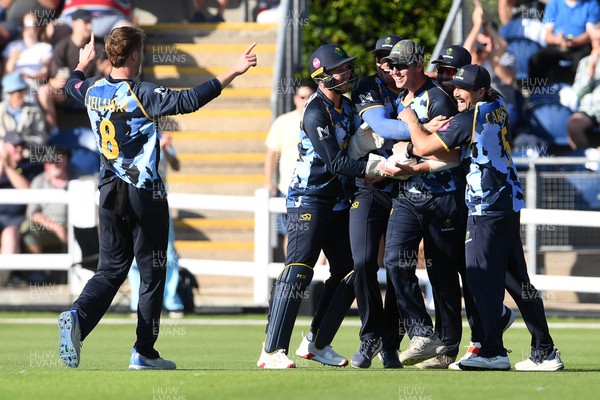 030726 - Glamorgan v Warwickshire Bears - Vitality Blast Men - Will Smale of Glamorgan celebrates with team mates after he catches the ball to dismiss Rob Yates of Warwickshire Bears