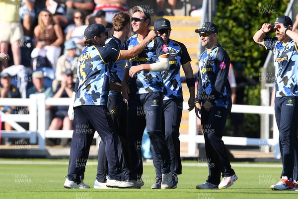 030726 - Glamorgan v Warwickshire Bears - Vitality Blast Men - Will Smale of Glamorgan celebrates with team mates after he catches the ball to dismiss Rob Yates of Warwickshire Bears