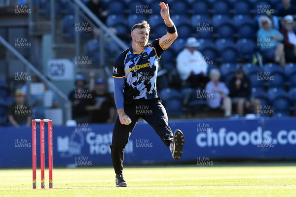 030726 - Glamorgan v Warwickshire Bears - Vitality Blast Men - Dan Douthwaite of Glamorgan bowling