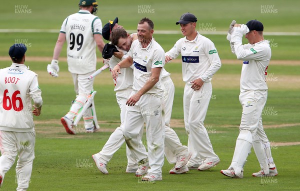 010719 - Glamorgan v Worcestershire - Specsavers County Championship Division Two - Graham Wagg of Glamorgan celebrates with team mates as Riki Wessels is caught by Nick Selman