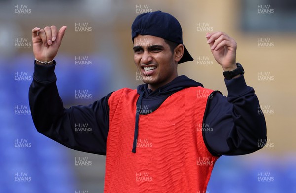 050922 - Glamorgan v Worcestershire - LV= County Championship, Division Two - Shubman Gill of Glamorgan during the warm up