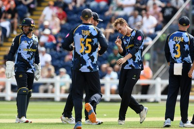 050726 - Glamorgan v Worcestershire Rapids - Vitality Blast Men - Ben Kellaway of Glamorgan bowls the ball to dismiss Isaac Mohammed of Worcestershire