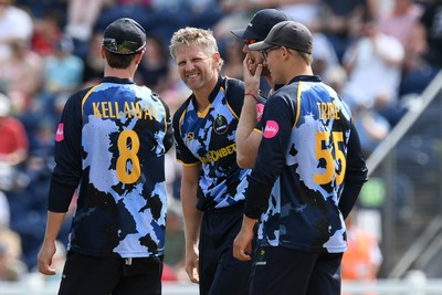 050726 - Glamorgan v Worcestershire Rapids - Vitality Blast Men - Timm Van Der Gugten of Glamorgan bowls the ball to dismiss Kashif Ali of Worcestershire and celebrates