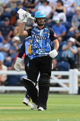 050726 - Glamorgan v Worcestershire Rapids - Vitality Blast Men - Gareth Roderick of Worcestershire hits 50