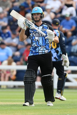 050726 - Glamorgan v Worcestershire Rapids - Vitality Blast Men - Gareth Roderick of Worcestershire hits 50