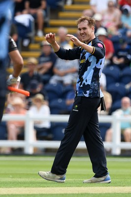 050726 - Glamorgan v Worcestershire Rapids - Vitality Blast Men - Ben Kellaway of Glamorgan bowling