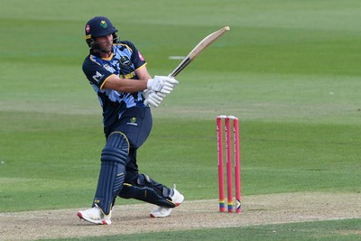 050726 - Glamorgan v Worcestershire Rapids - Vitality Blast Men - Chris Cooke of Glamorgan batting