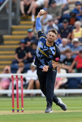 050726 - Glamorgan v Worcestershire Rapids - Vitality Blast Men - Dan Douthwaite of Glamorgan bowling