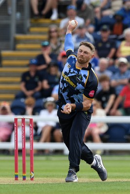 050726 - Glamorgan v Worcestershire Rapids - Vitality Blast Men - Dan Douthwaite of Glamorgan bowling