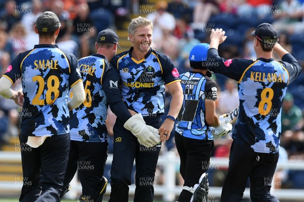 050726 - Glamorgan v Worcestershire Rapids - Vitality Blast Men - Timm Van Der Gugten of Glamorgan bowls the ball to dismiss Kashif Ali of Worcestershire and celebrates