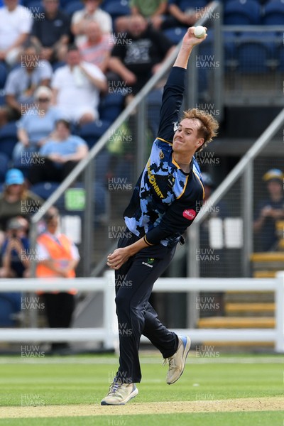 050726 - Glamorgan v Worcestershire Rapids - Vitality Blast Men - Ben Kellaway of Glamorgan bowling