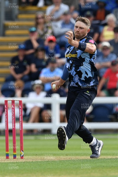 050726 - Glamorgan v Worcestershire Rapids - Vitality Blast Men - Dan Douthwaite of Glamorgan bowling