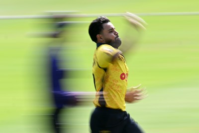 090826 - Glamorgan v Worcestershire Rapids - Metro Bank One Day Cup Men - Zain Ul Hassan of Glamorgan bowling
