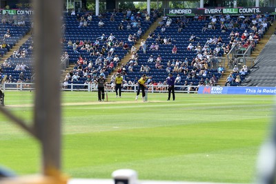 090826 - Glamorgan v Worcestershire Rapids - Metro Bank One Day Cup Men - Thomas Edwards of Glamorgan bowling