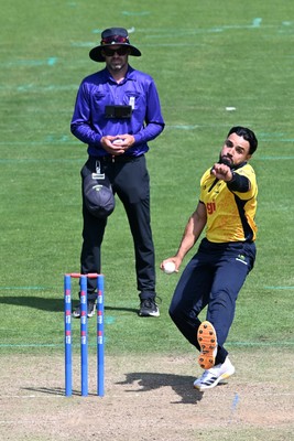 090826 - Glamorgan v Worcestershire Rapids - Metro Bank One Day Cup Men - Zain Ul Hassan of Glamorgan bowling