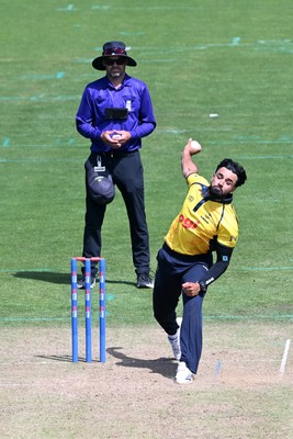 090826 - Glamorgan v Worcestershire Rapids - Metro Bank One Day Cup Men - Zain Ul Hassan of Glamorgan bowling