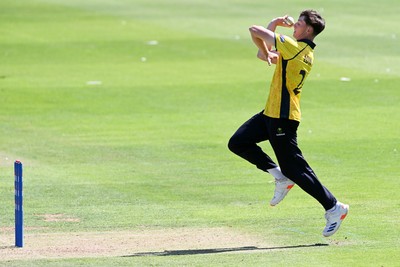 090826 - Glamorgan v Worcestershire Rapids - Metro Bank One Day Cup Men - Thomas Edwards of Glamorgan bowling