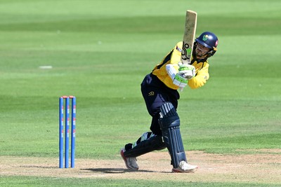 090826 - Glamorgan v Worcestershire Rapids - Metro Bank One Day Cup Men - Eddie Byrom of Glamorgan batting
